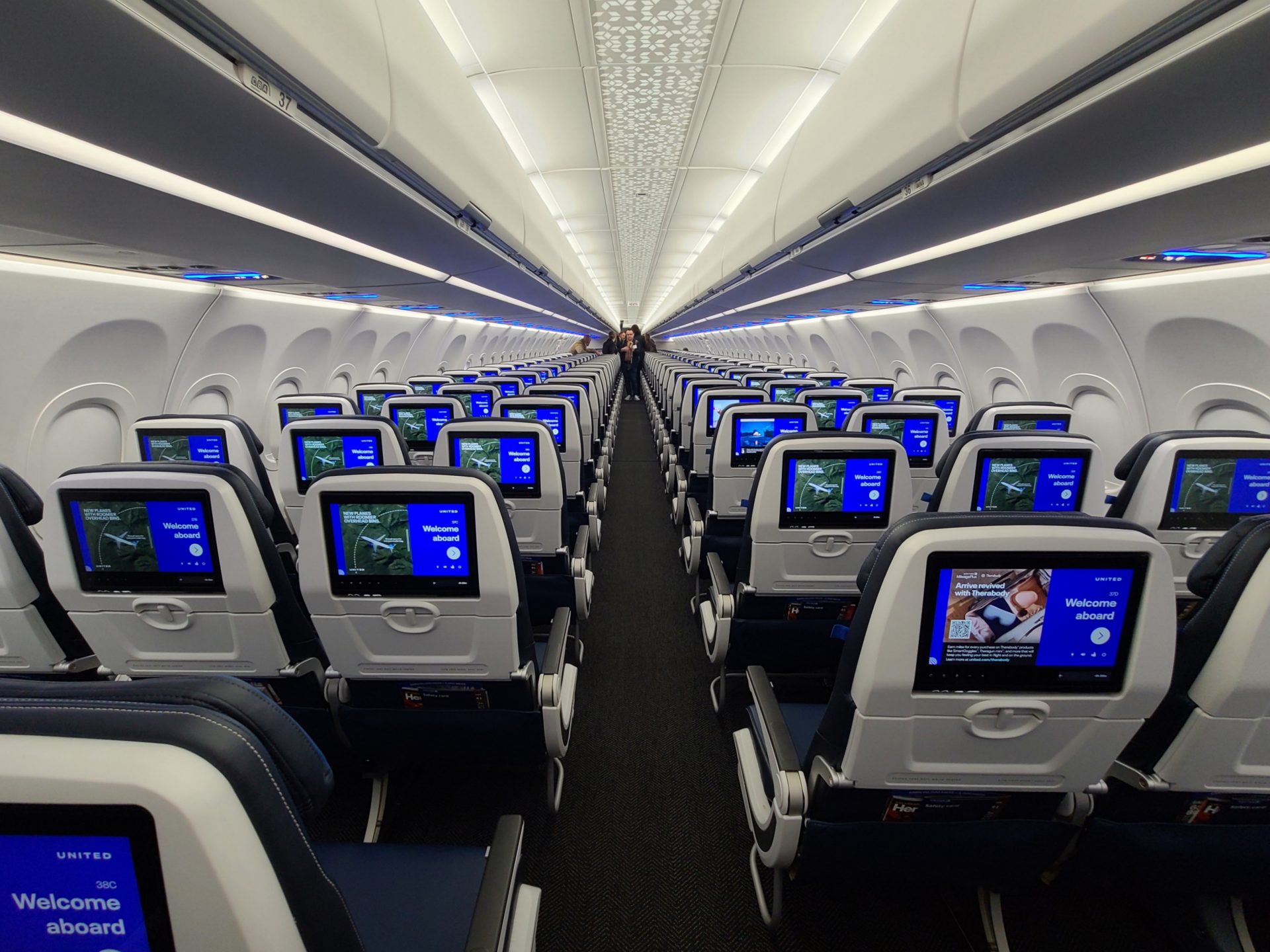 United A321neo cabin