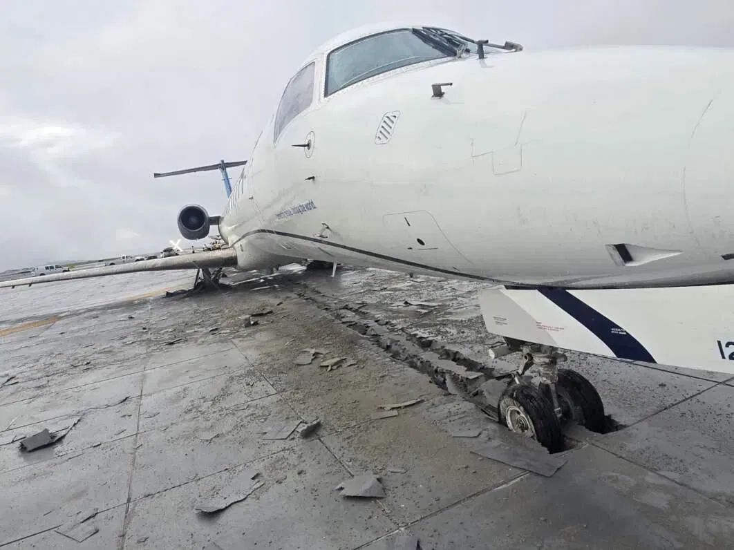 CommuteAir overrun incident in September 2025