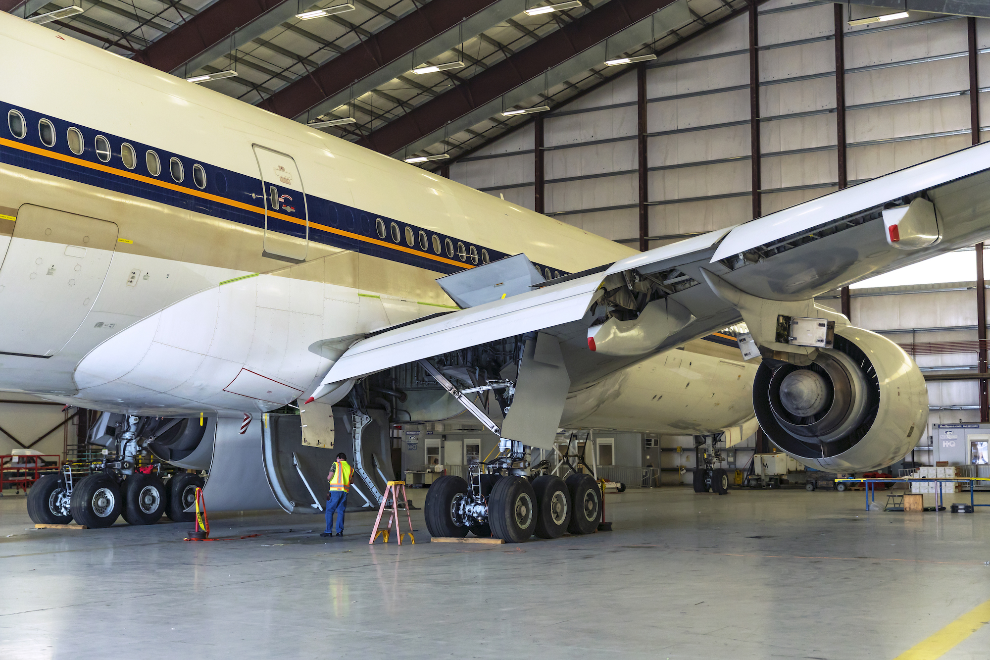 Aircraft hangar