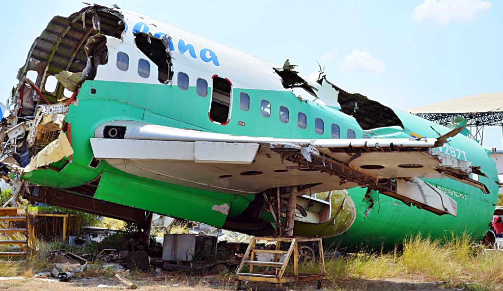 Venezolana B737 broken up at Maracaibo.