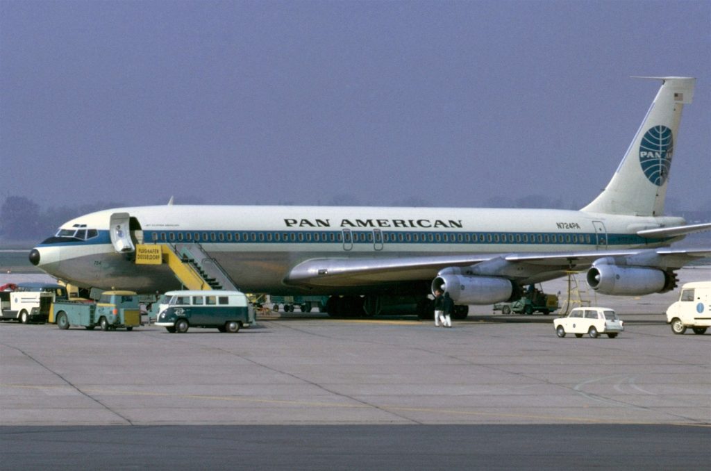 A Pan Am 707