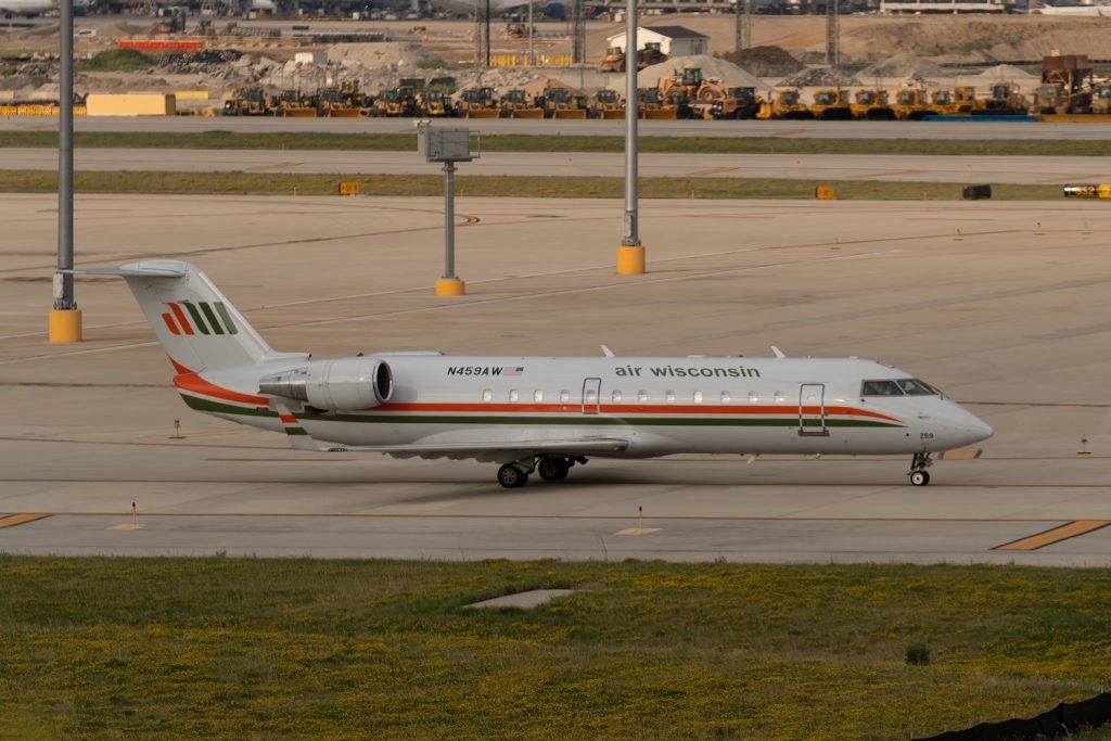 Air Wisconsin CRJ-200