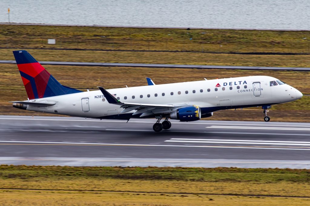 Delta E175