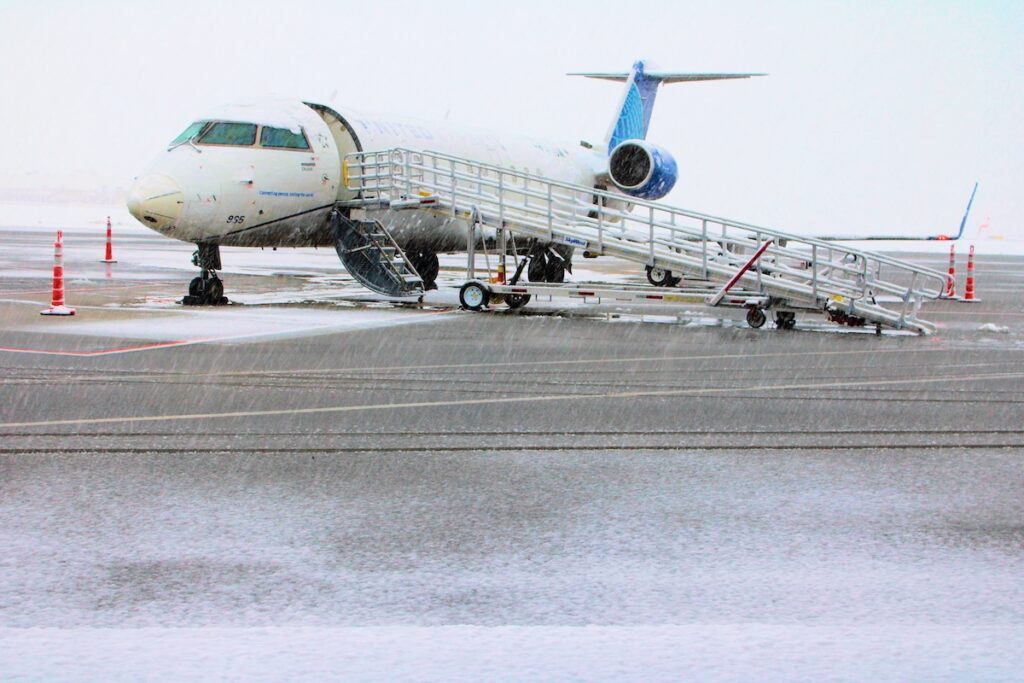 United CRJ-200
