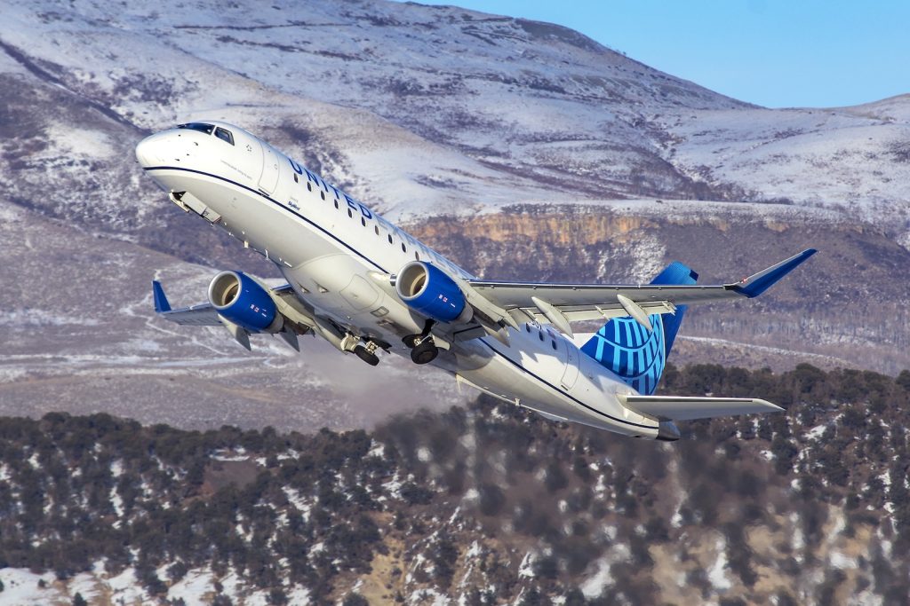 United Express E175