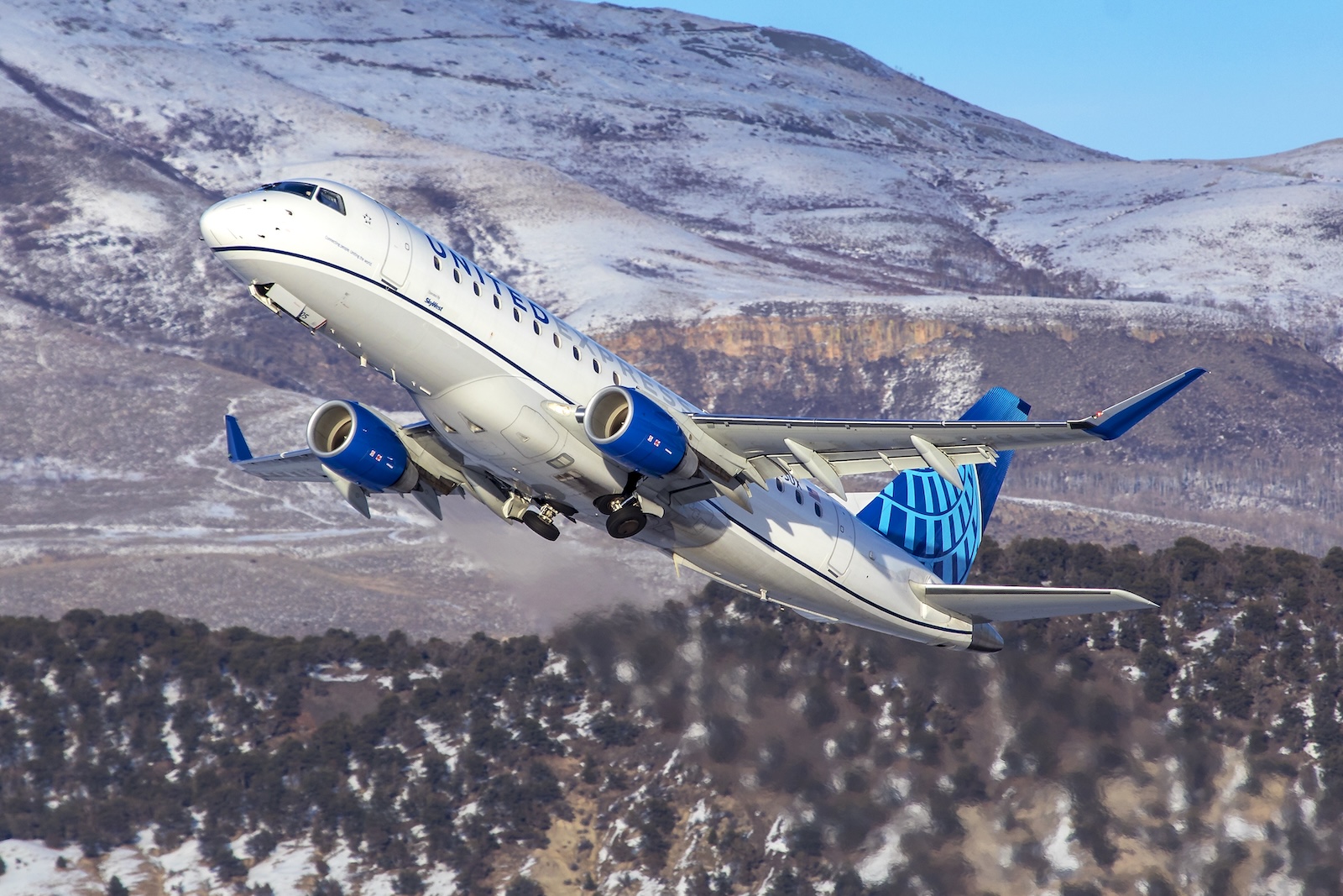 United Express E175
